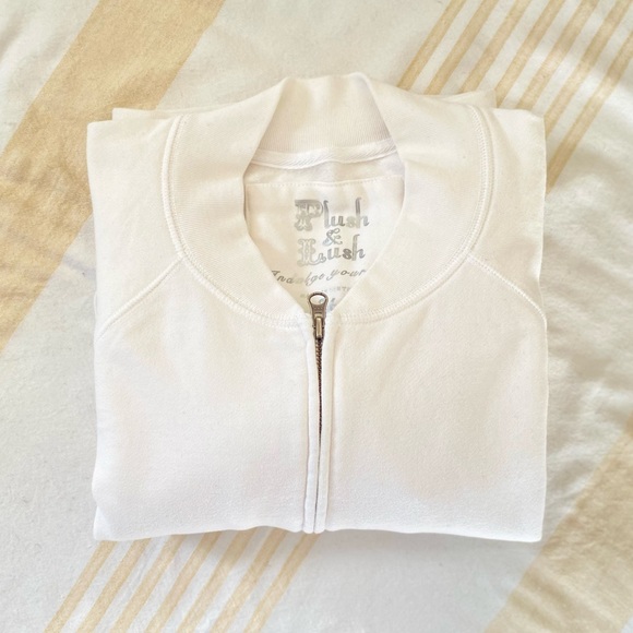 Victoria’s Secret (Plush & Lush) Fleece Bomber Mid Puffer Sleeve *Note on spot - Picture 3 of 16